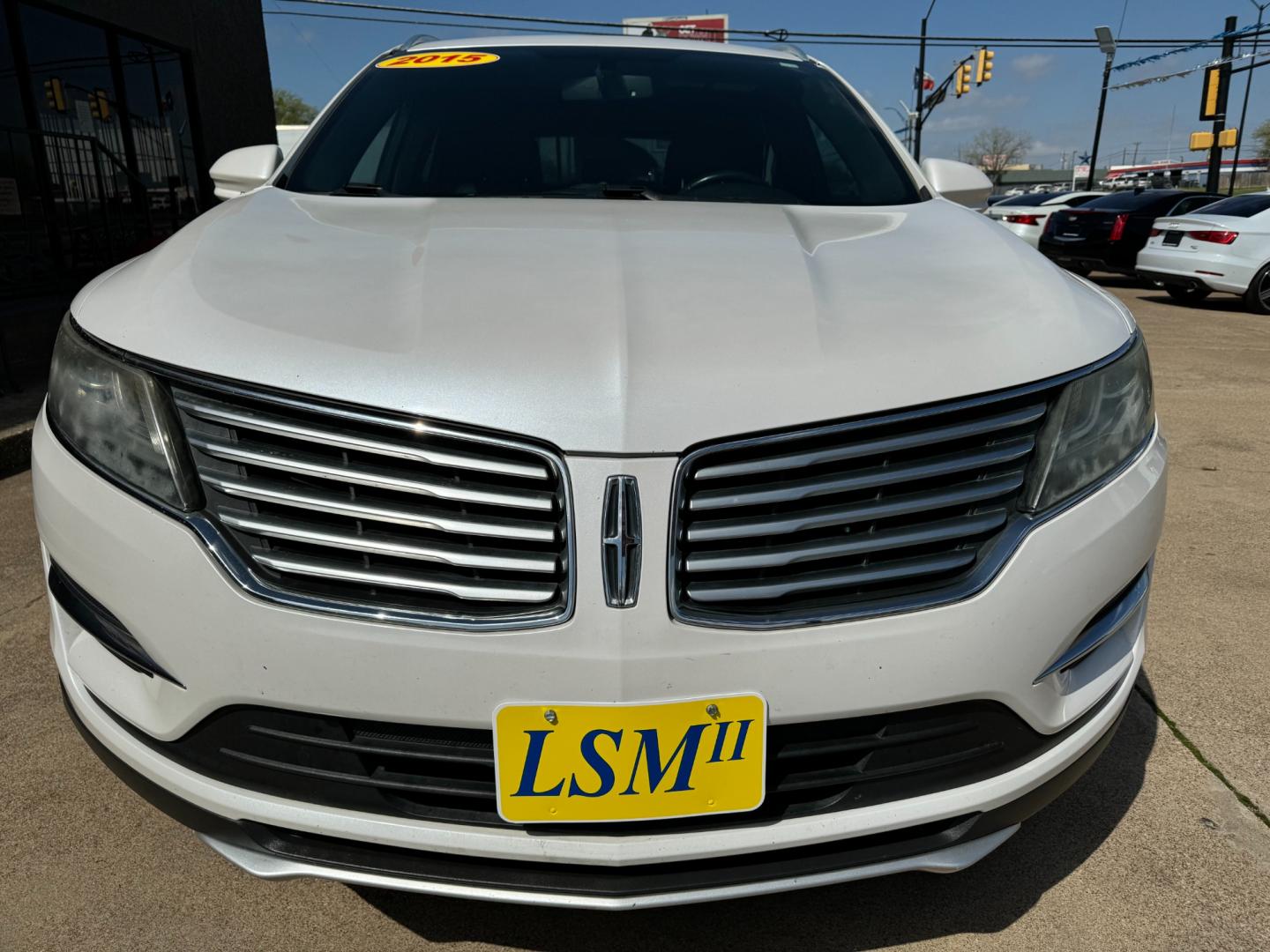 2015 WHITE LINCOLN MKC BASE (5LMCJ1A94FU) , located at 5900 E. Lancaster Ave., Fort Worth, TX, 76112, (817) 457-5456, 0.000000, 0.000000 - Photo#1